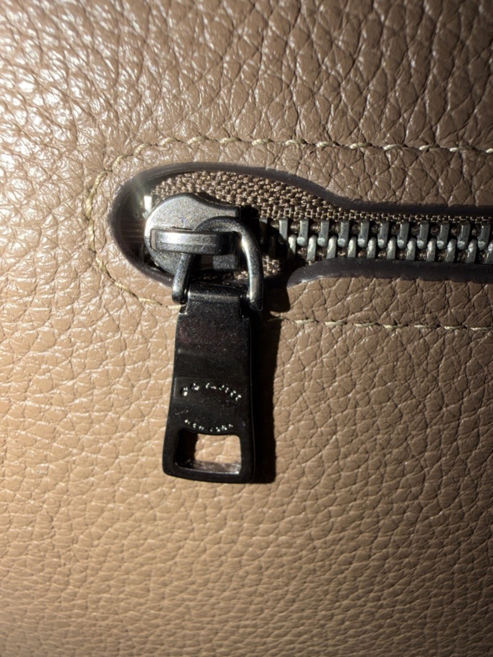 Coach Rowan- Large- Brown/Clay. With bag charms & chains included - Picture 9 of 13